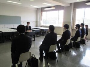 就職活動研修会　模擬グループ面接の様子